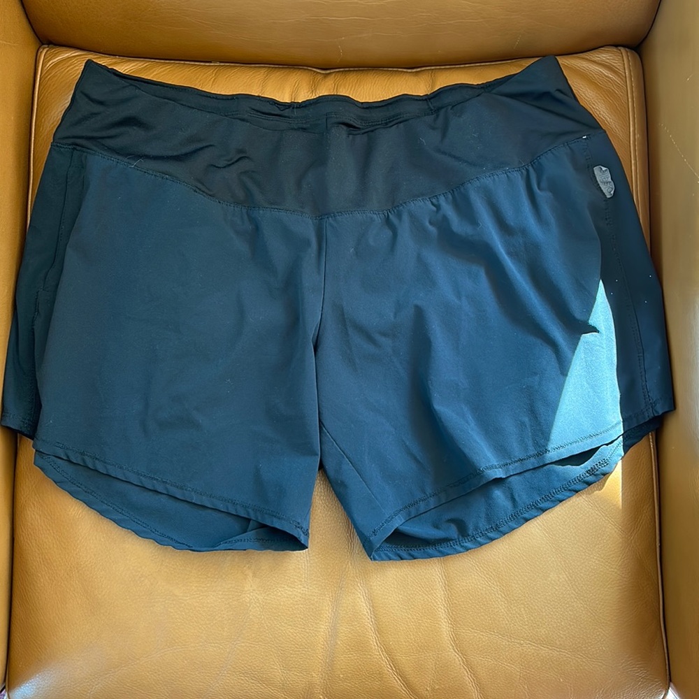 Oiselle long roga shorts size 12